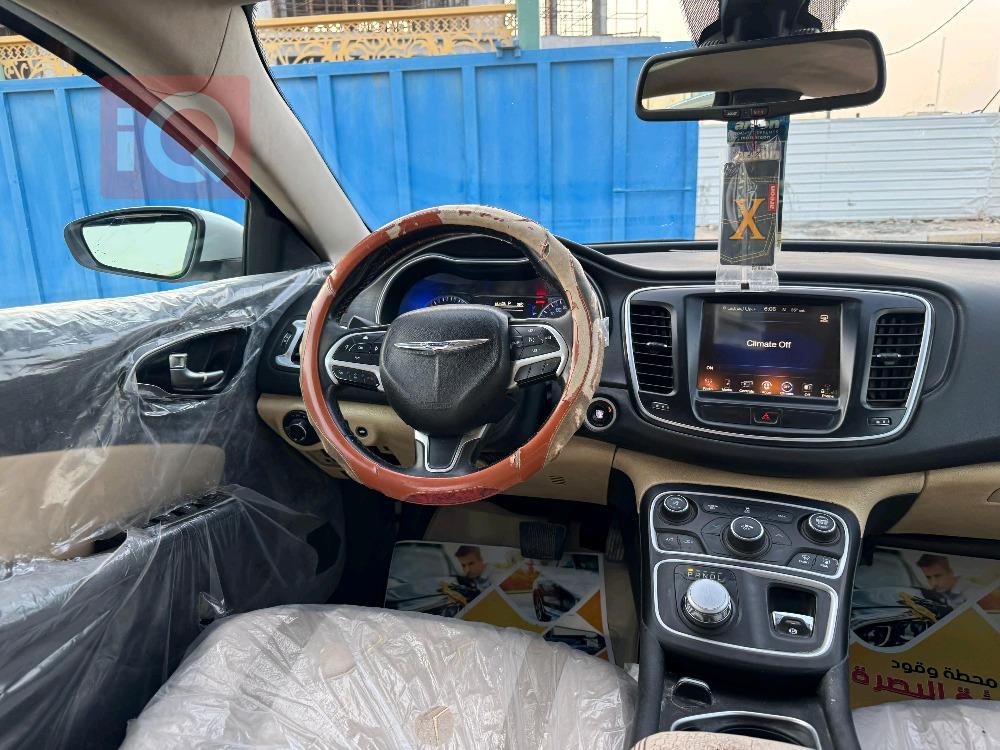 Chrysler 200